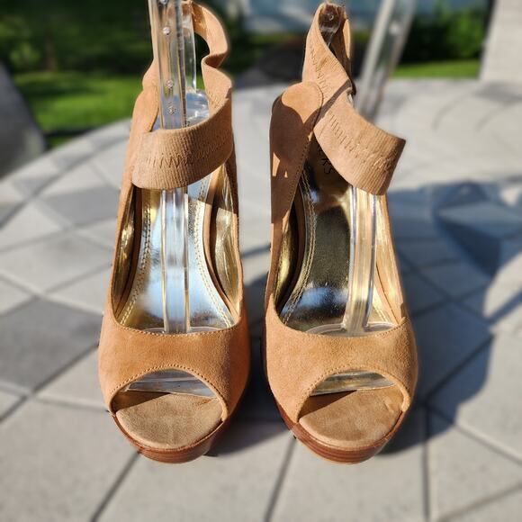 Bakers Debbi Camel Suede Peep Toe Stiletto Heel Sandals 9M - Picture 3 of 8